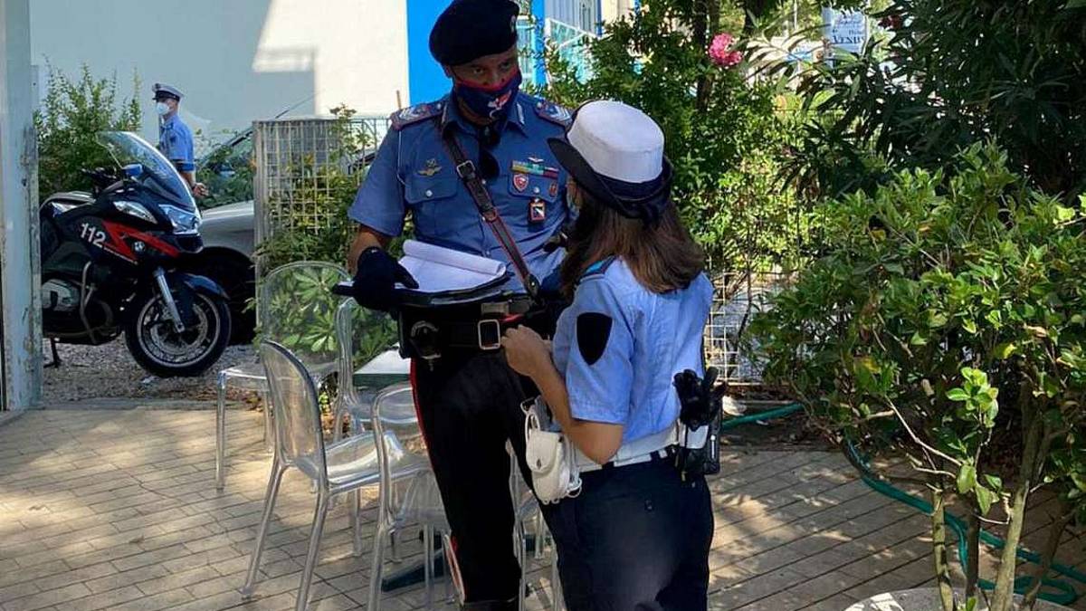 Riccione. Hotel Nizza ai raggi x, blitz di polizia e carabinieri