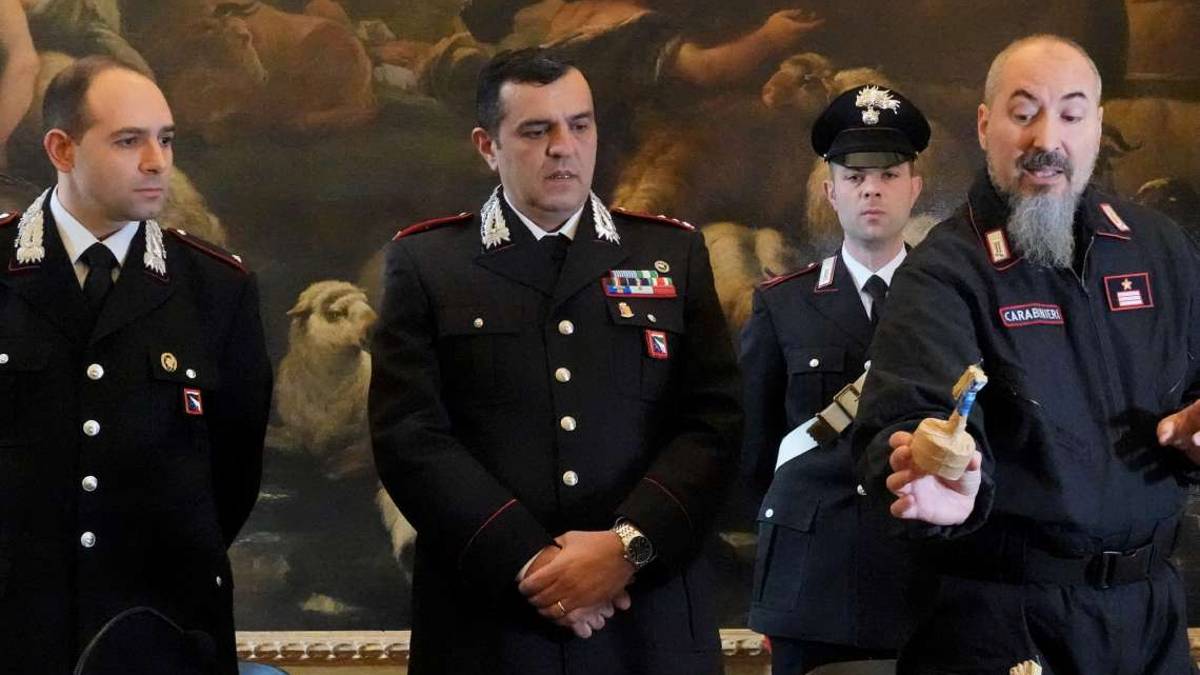 Imola, vende dei petardi a tre minorenni: denunciata negoziante