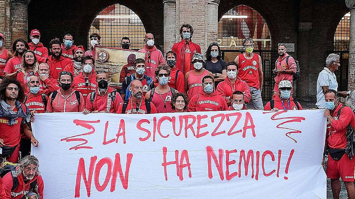 Rimini. I bagnini: Salvataggio, servizio pubblico impossibile