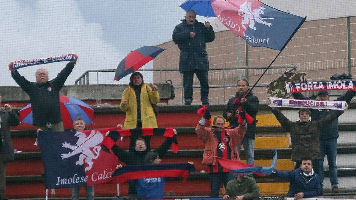 Calcio Serie C, i tifosi dell'Imolese chiedono chiarezza