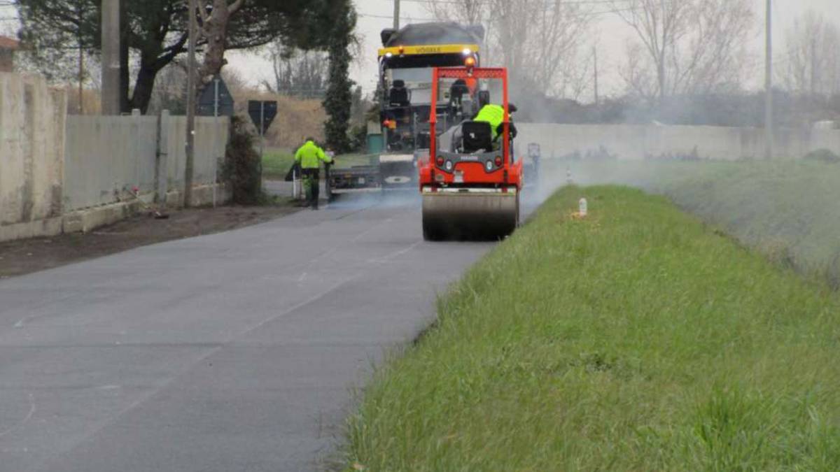 Via Roncolo asfaltata anche nel tratto sotto Longiano
