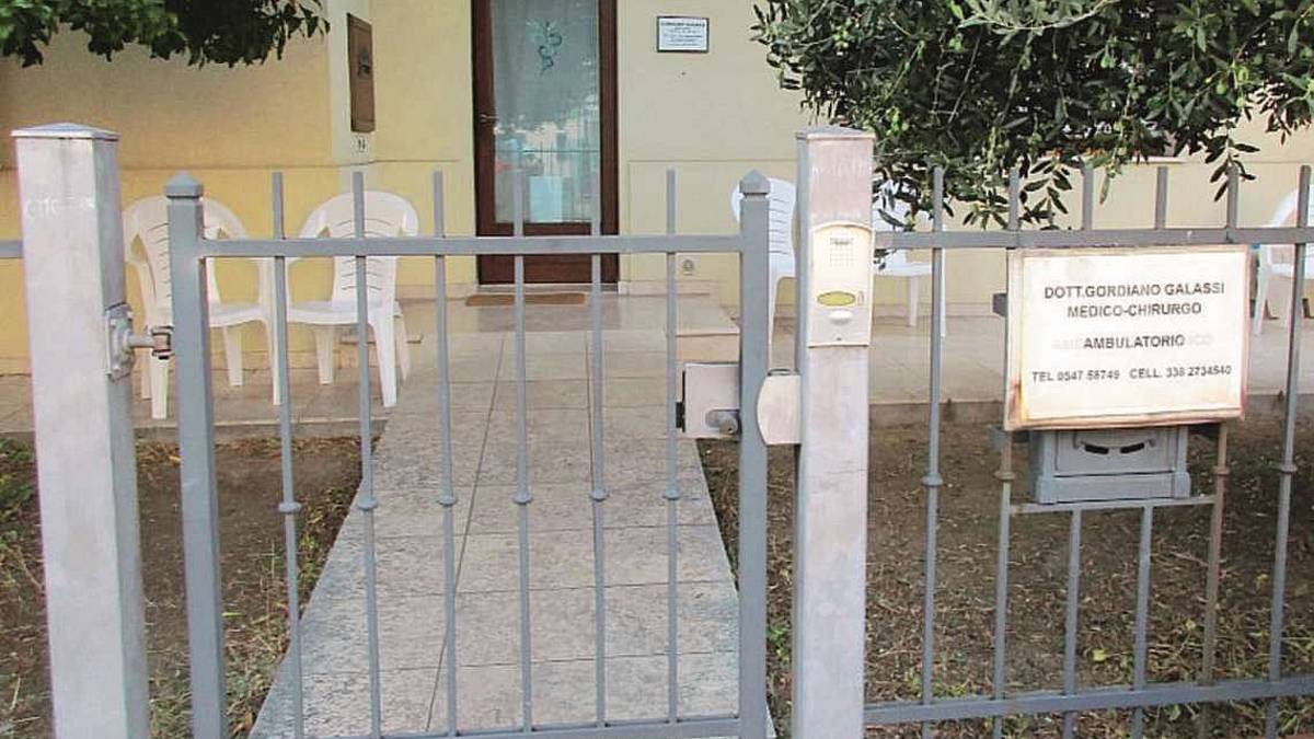 Longiano, medico non vaccinato rischia sospensione: sos al sindaco