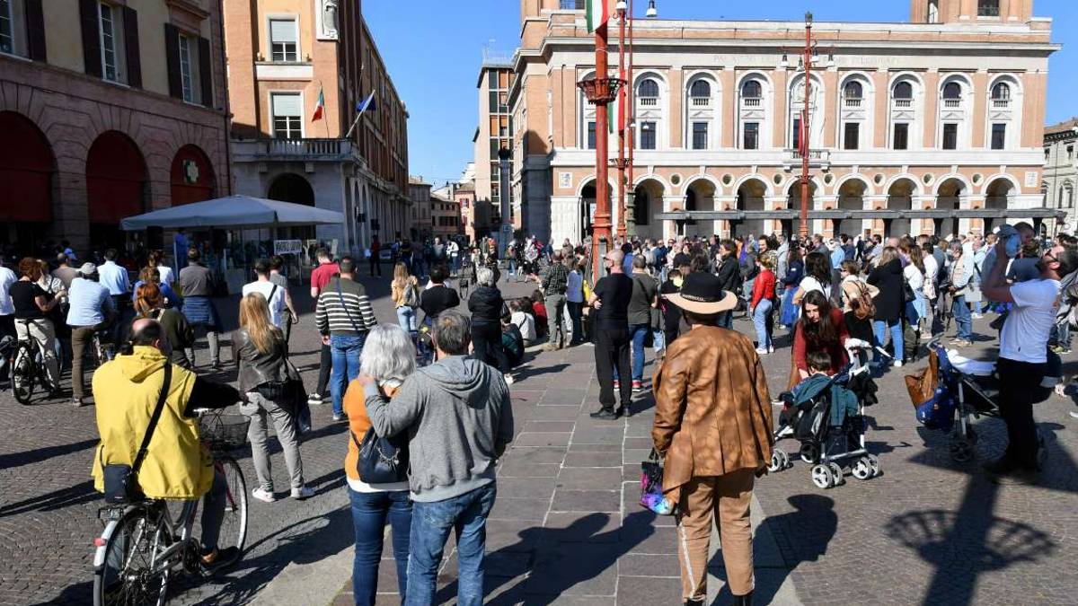 Covid, falsi certificati anti-vaccino: indagati in 20 tra Forlì e Cesena