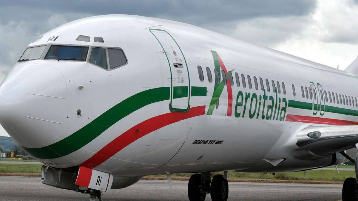 Voli da Forlì per Catania, Trapani e Napoli, passeggeri in attesa di poter prenotare con Aeroitalia