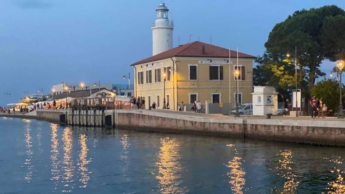 Aveva l'obbligo di non allontanarsi da Rimini: la Polizia lo becca a Cesenatico