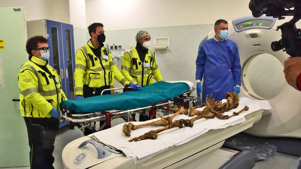 Forlì. Missione speciale di Elcas, trasporto mummie per Superquark