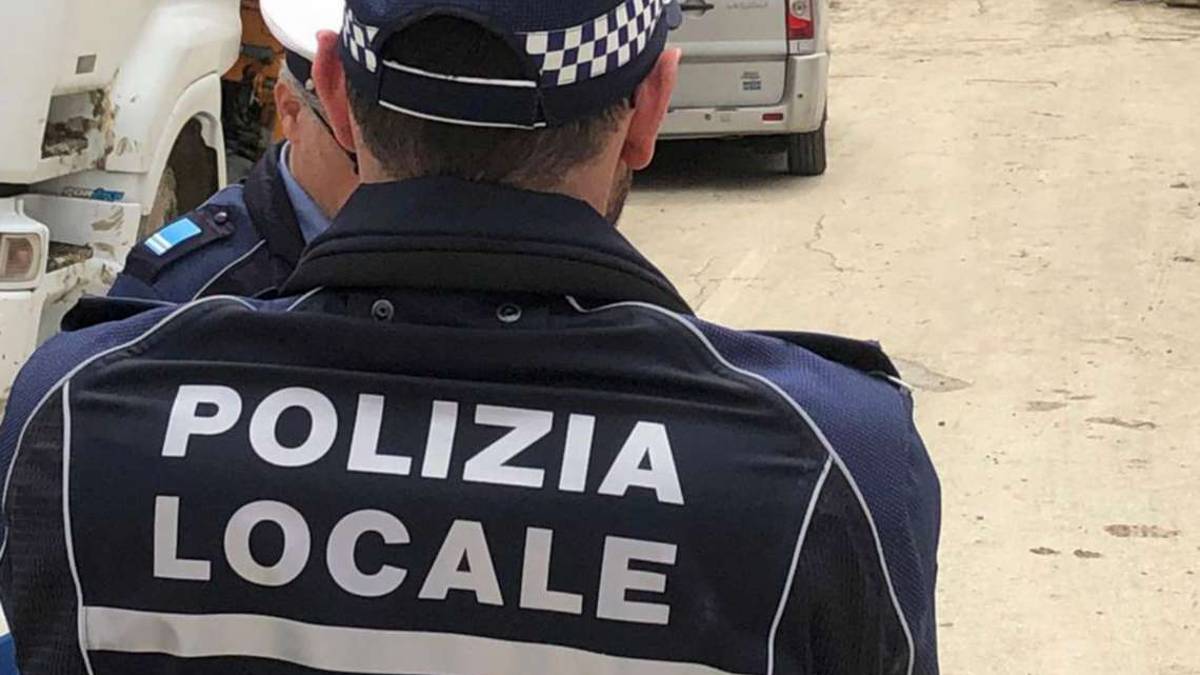 Sospeso due volte e trasferito, vigile fa causa per stalking