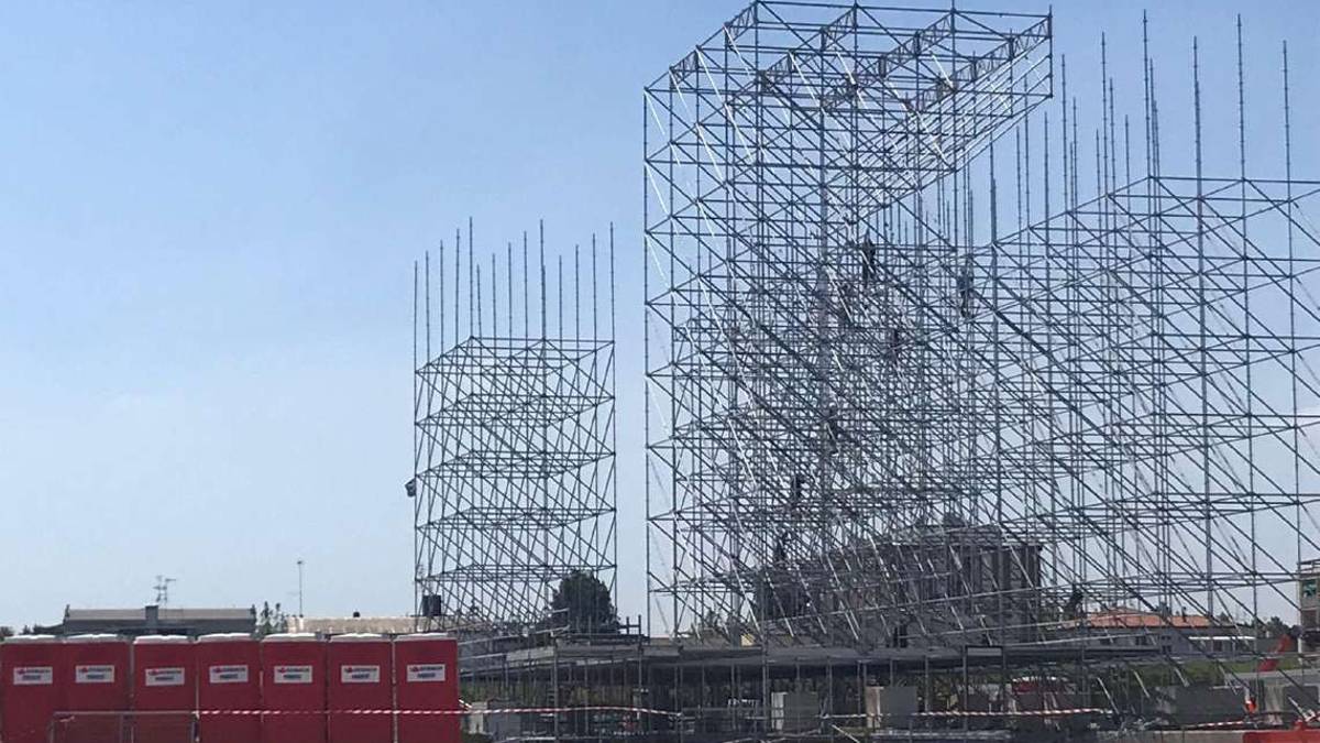Jova Beach a Ravenna, via all'allestimento del palco