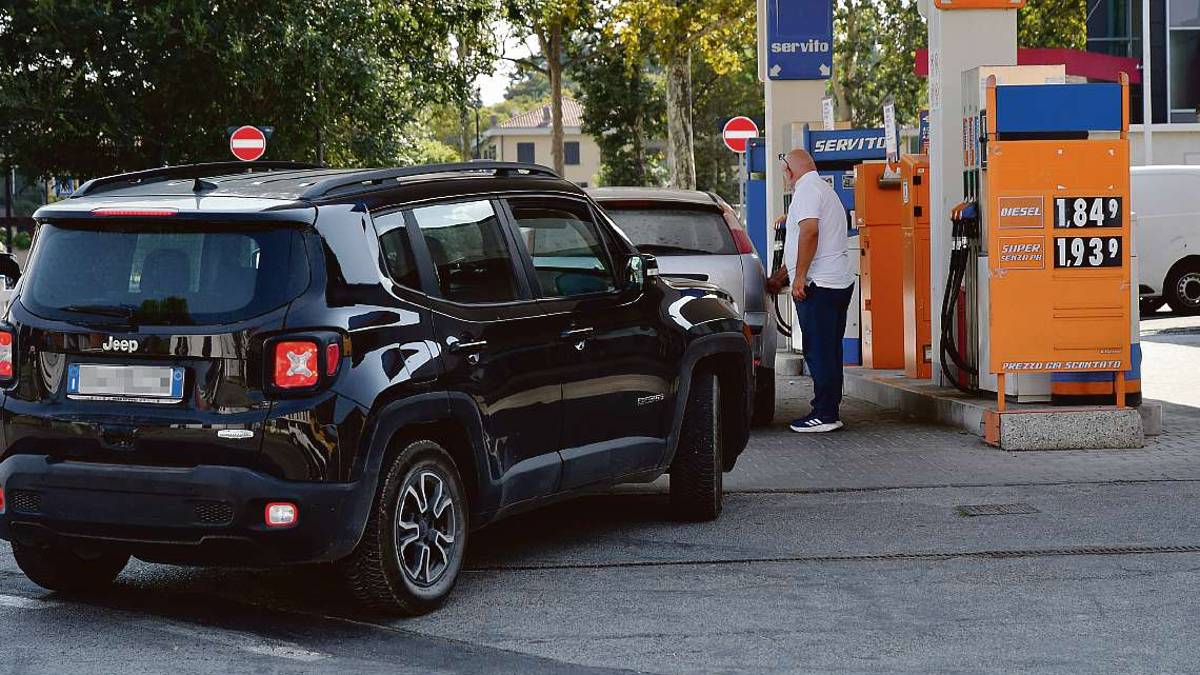 Forlì. La benzina sfiora i 2 euro. Il prezzo medio non è servito - Gallery