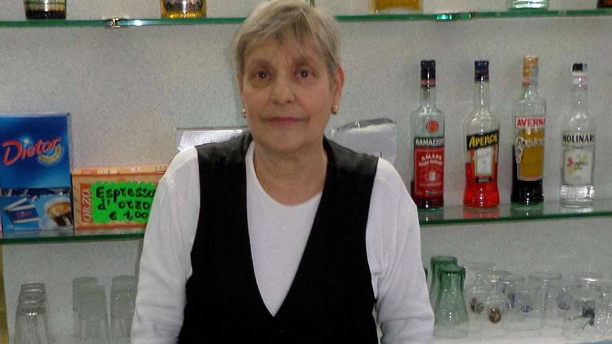 Forlì, il Bar Roma resta chiuso. I biglietti dei clienti: “E ora dove trovo un caffè buono come il tuo?”
