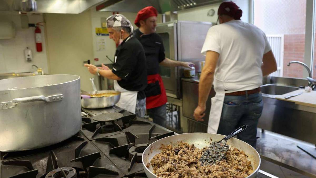 Cucine Popolari, pienone a Cesena nella cena di aiuto all'Ucraina