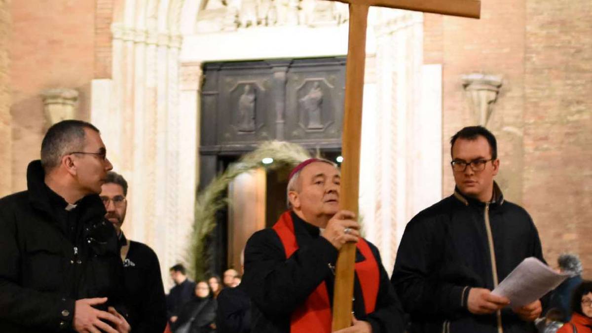 Forlì. Stasera la Via Crucis, il vescovo: Speranza e condivisione