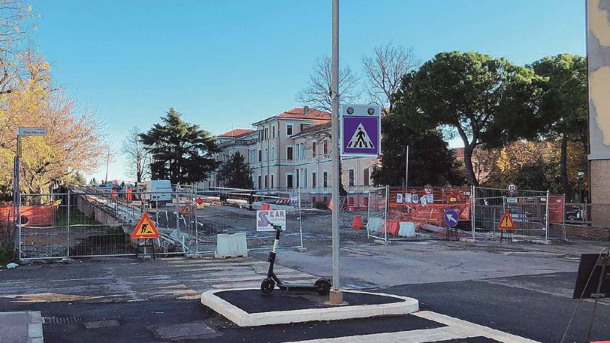 Cesena, viadotto Kennedy: prove di carico e rebus meteo per finire