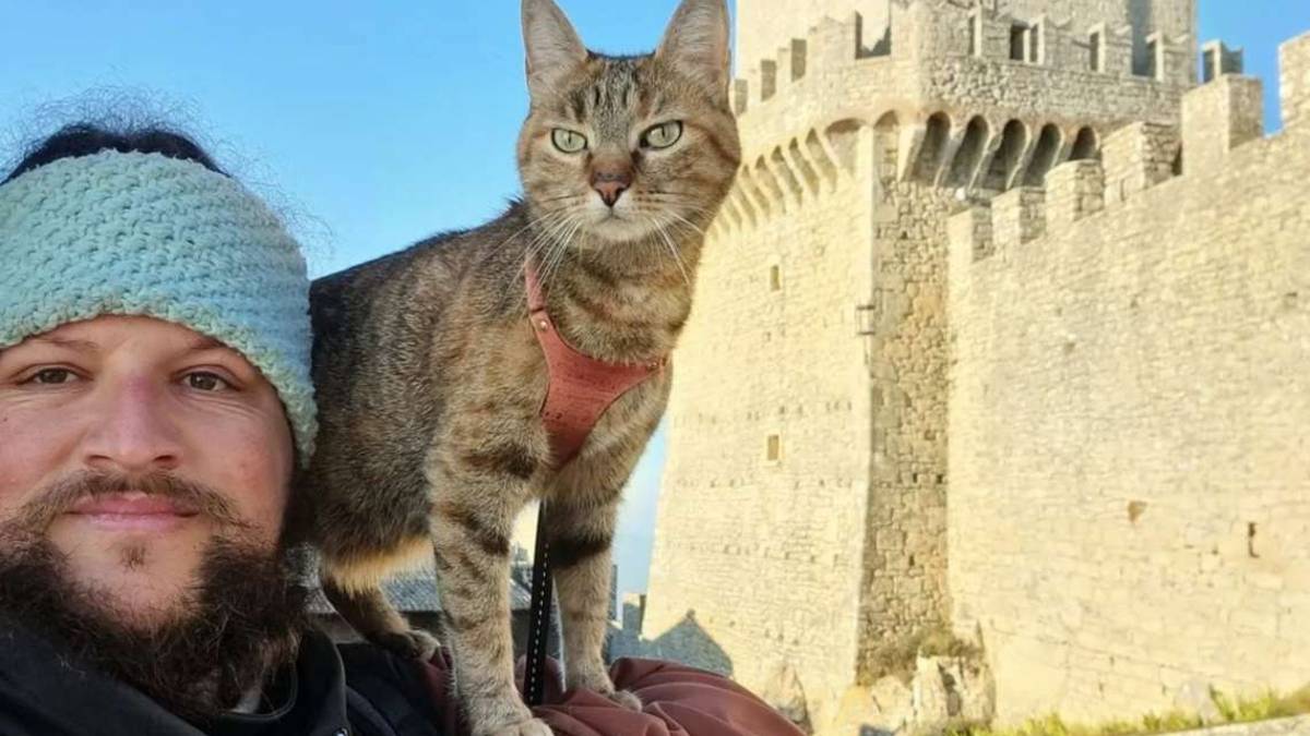 Dalla Scozia in bici con la gatta, arriva a San Marino