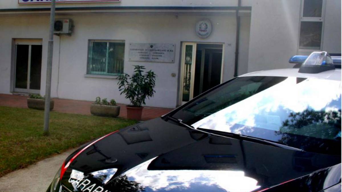 Cervia, sfregia 21 auto. Presa licenzia carabinieri e giudice