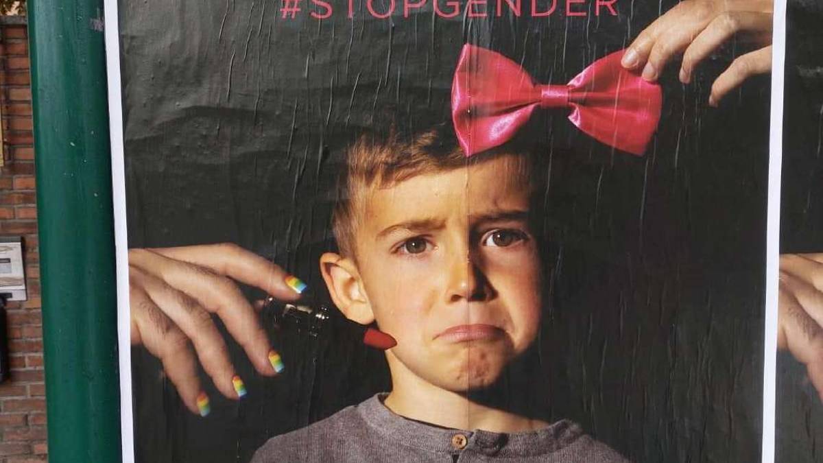 Ideologia gender davanti alle scuole. Articolo Uno Cesena: Vergognosi manifesti Pro Vita da rimuovere