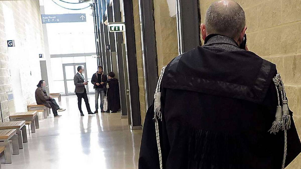 Rimini, finto avvocato truffa due orfane per 220mila euro