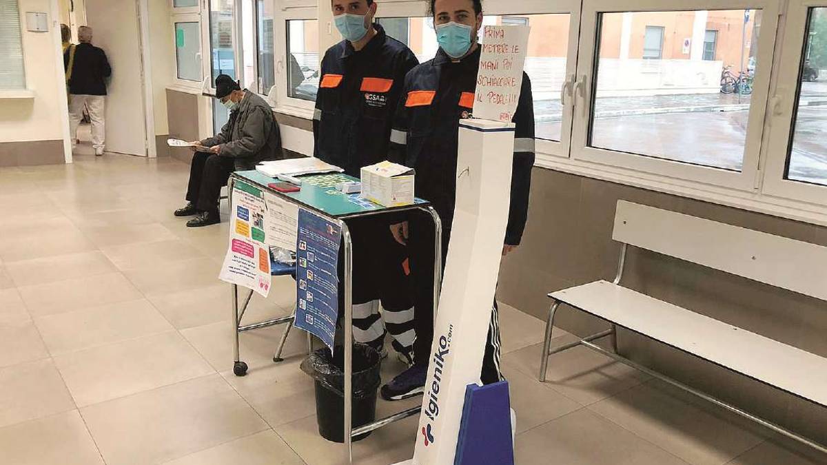 Cesena, steward ospedalieri sottopagati: ritocco a 6,50 euro orari