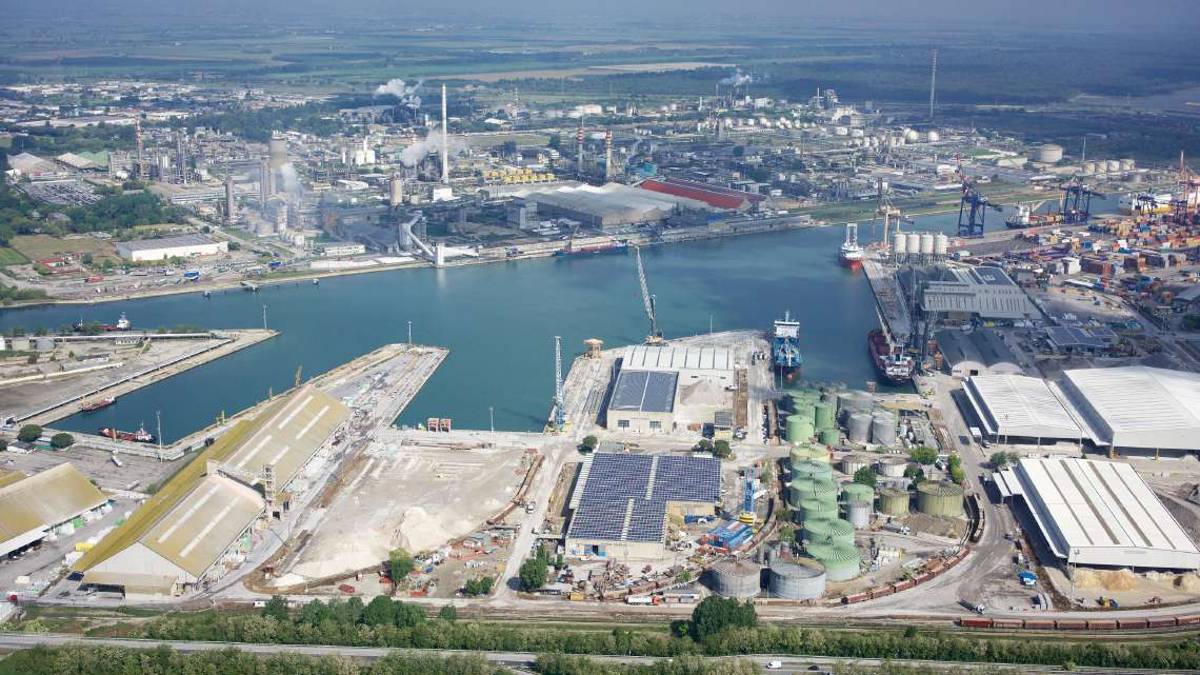 Traffico portuale a Ravenna: azzerate le argille