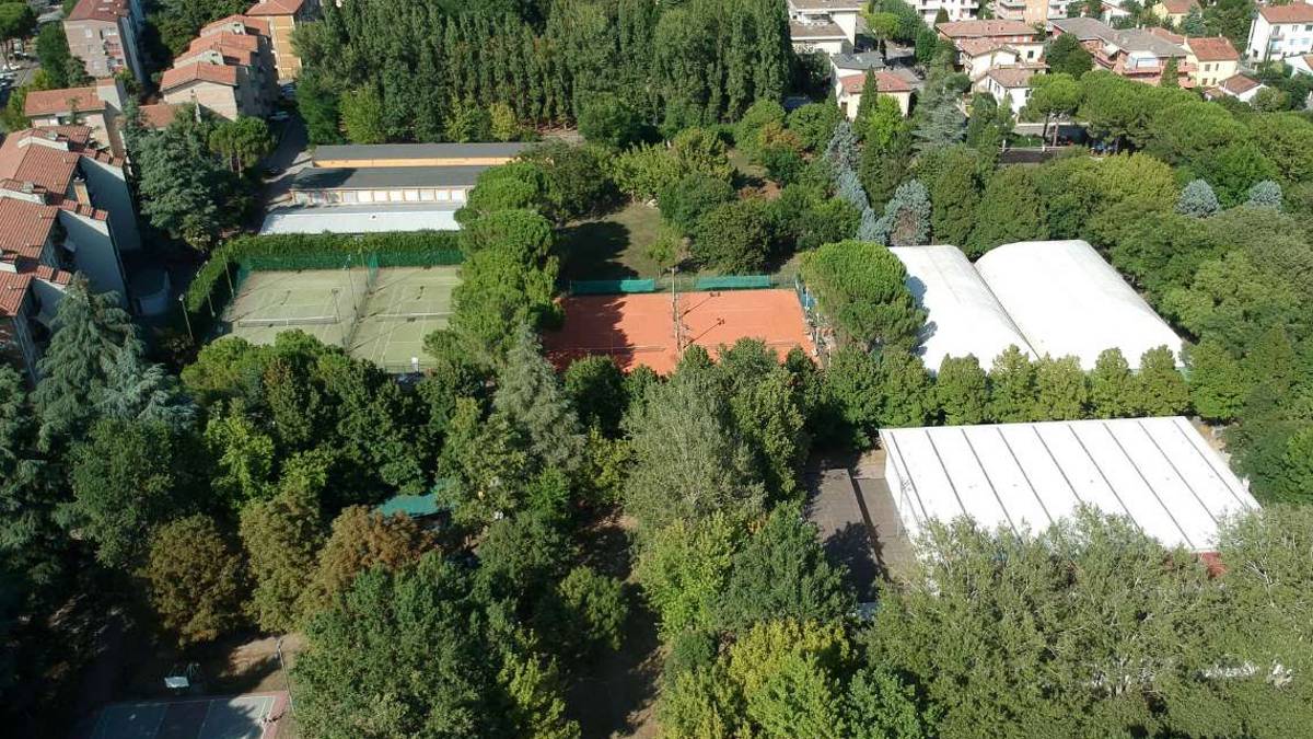 Forlì. Polisportivo Monti, nessuna copertura sui campi da tennis