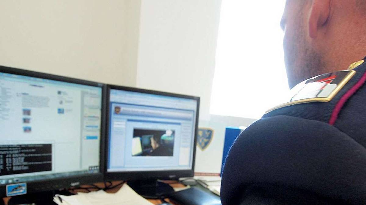 Crede di chattare con Michael Bolton: truffata per per 16mila euro