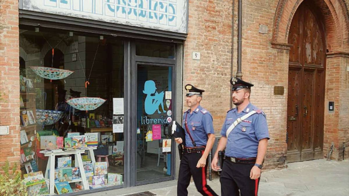 Imola, irruzione in libreria: integralista cattolico denunciato
