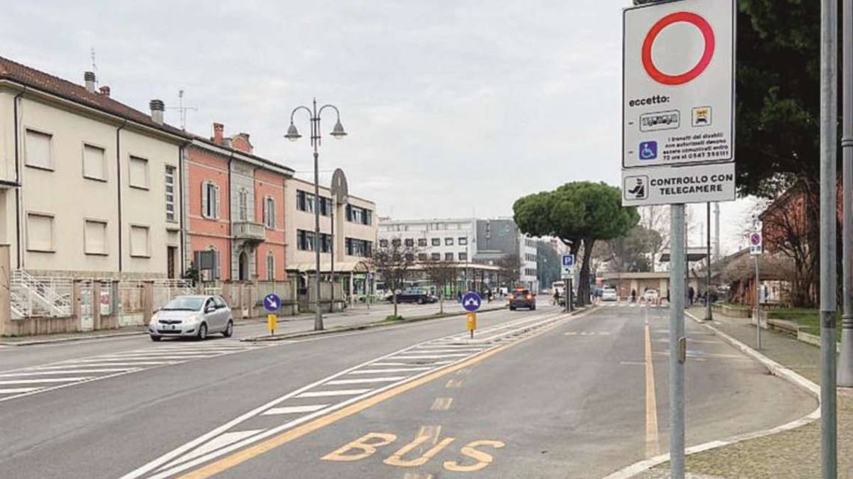Cesena, multe ingiuste ai taxi: corsia bus permessa anche ad altri