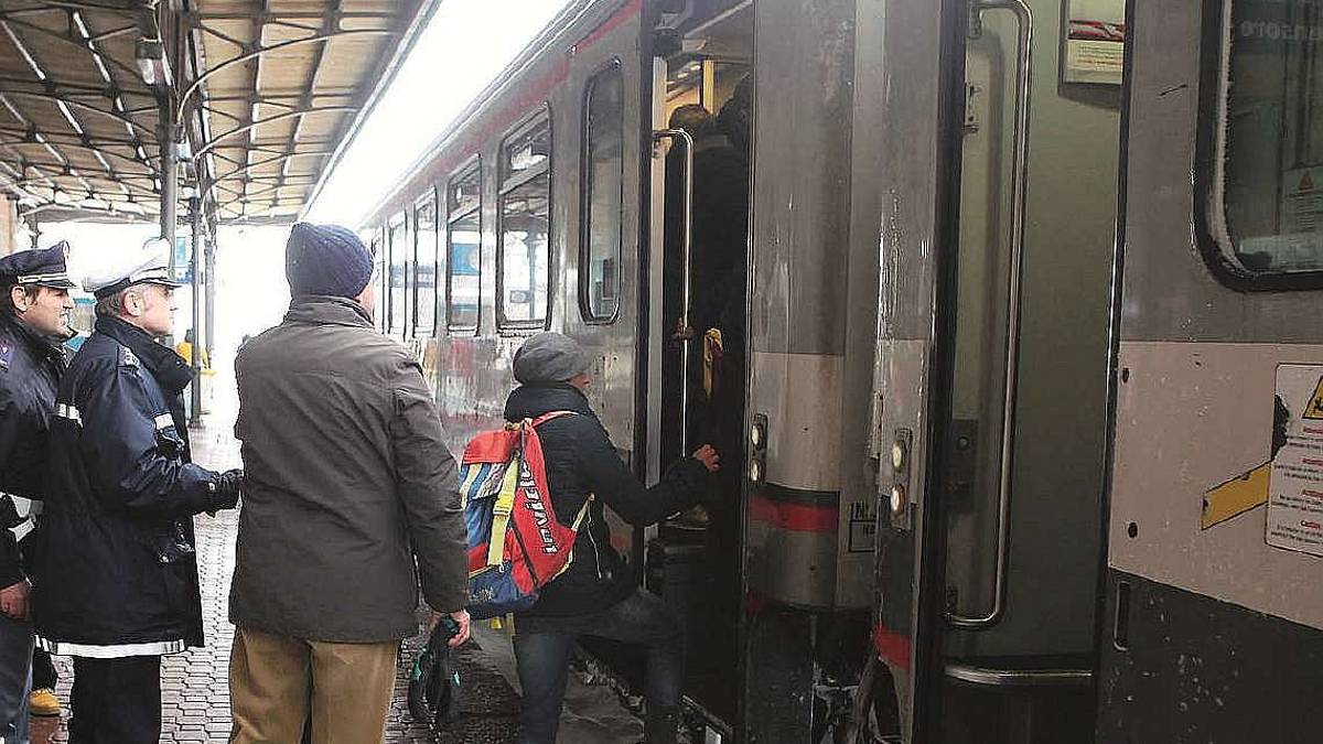 Green pass sui treni: protesta nelle stazioni di Cesena e Forlì
