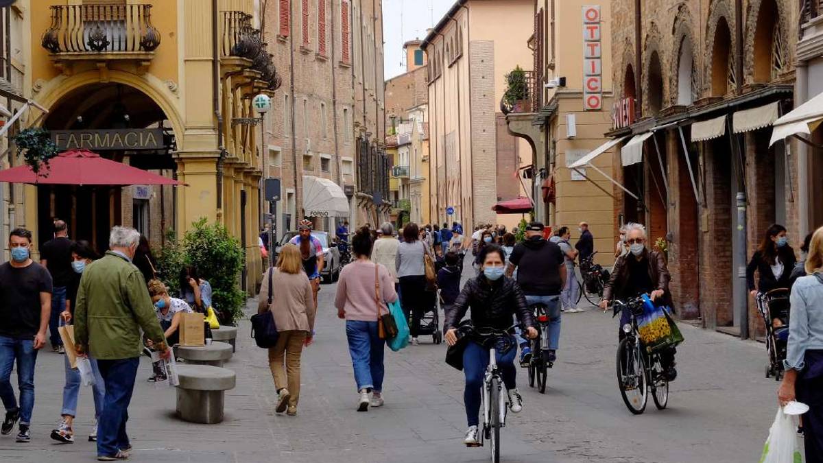 Imola, fondi per il centro con i risparmi del consiglio comunale