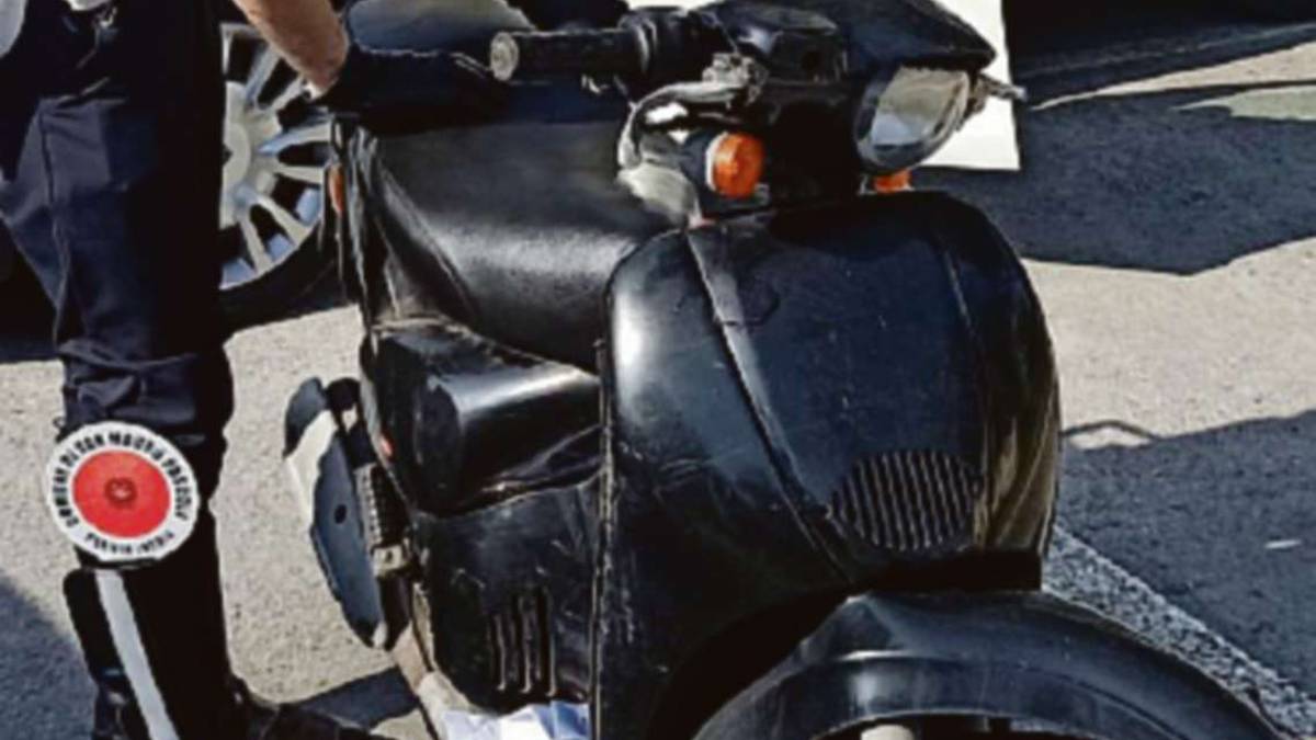 Rimini, fermato mentre trascina lo Scarabeo che cerca di rubare