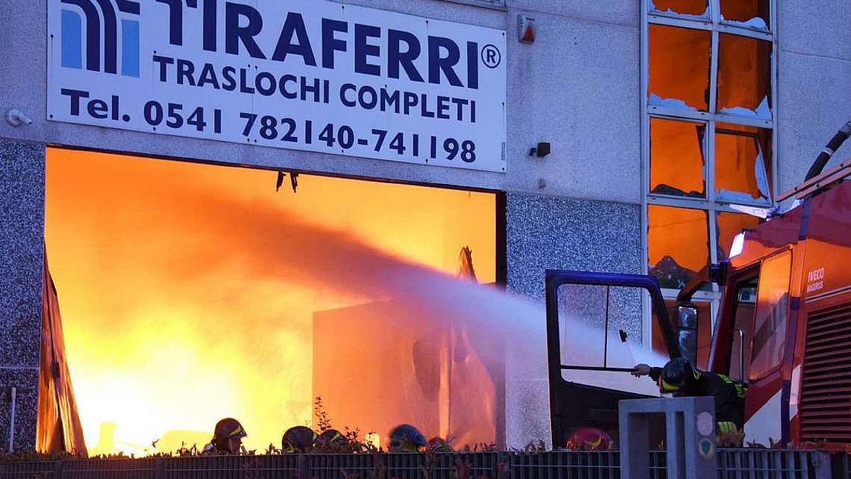 Rimini: incendio, salvata una famiglia dalle fiamme