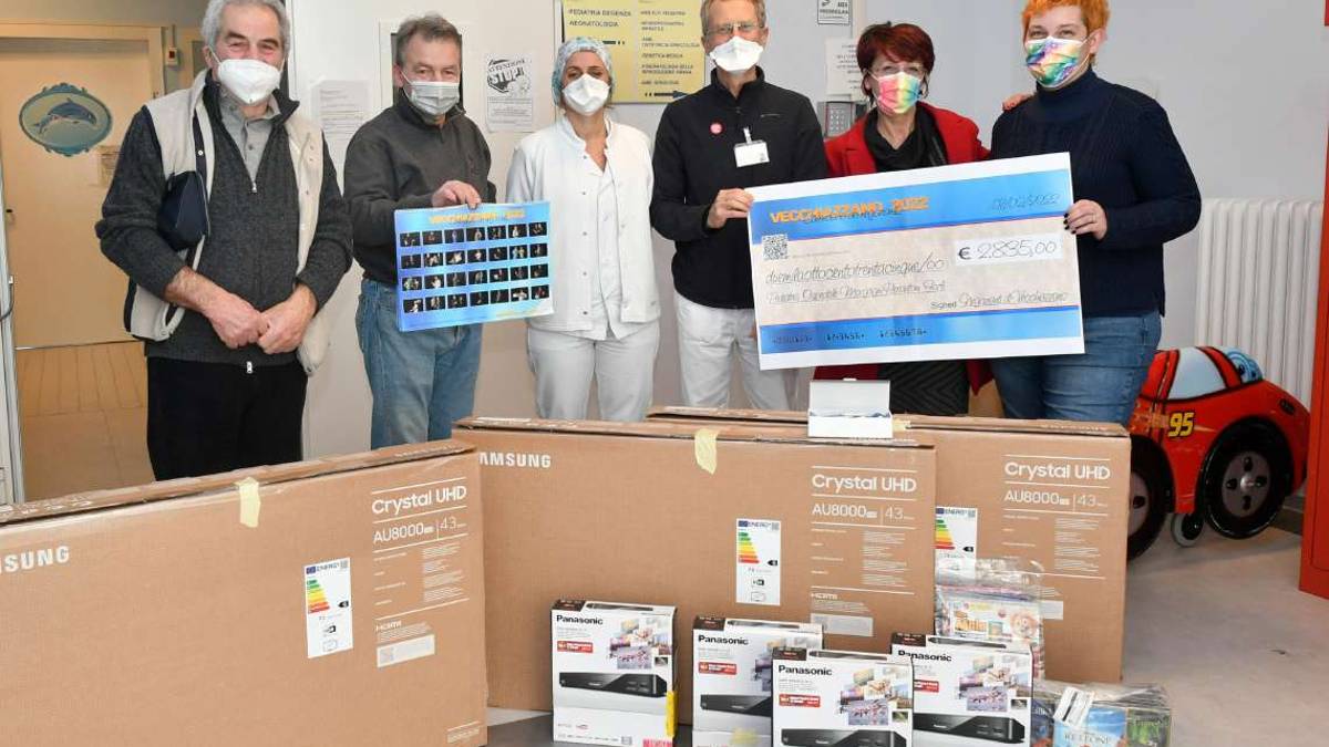 Forlì. Doni a Pediatria dai commercianti di Vecchiazzano