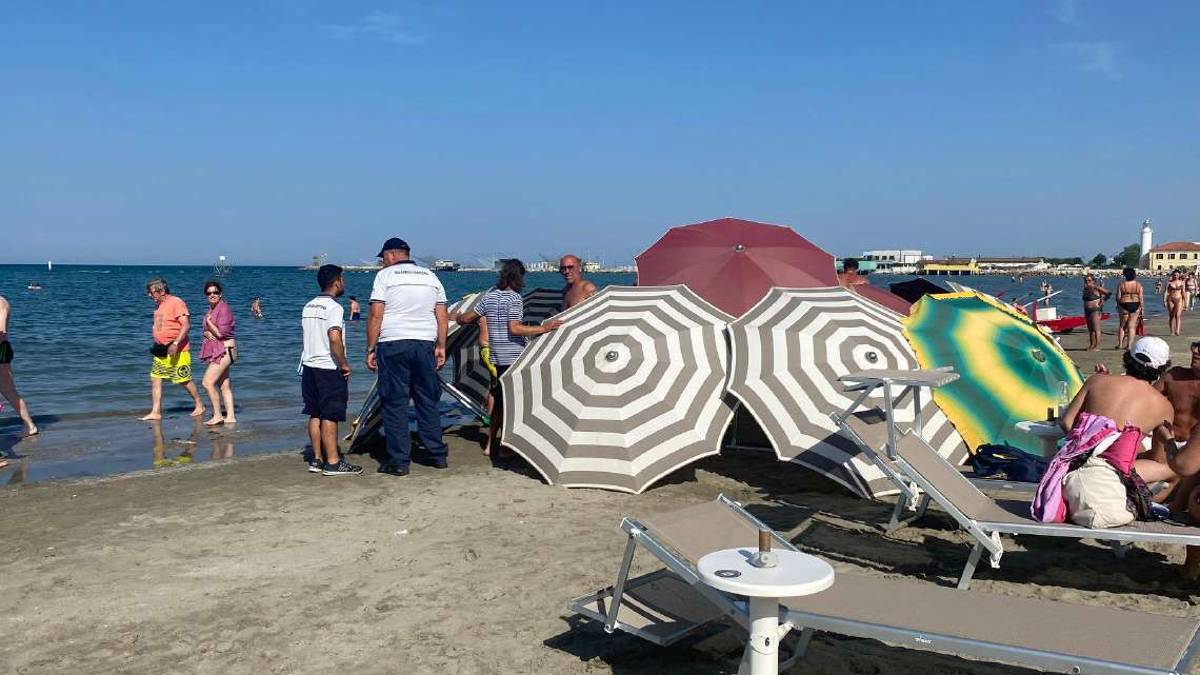 Cesenatico, una turista muore mentre cammina nell'acqua bassa