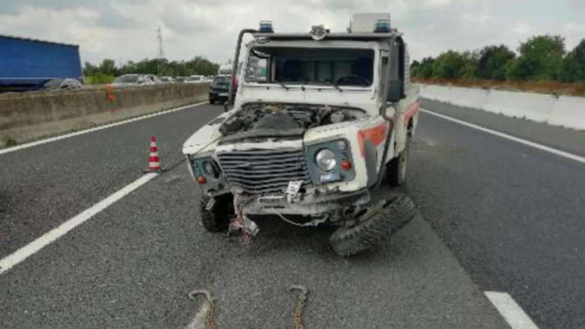 Imola, due volontari della Protezione civile feriti in un incidente