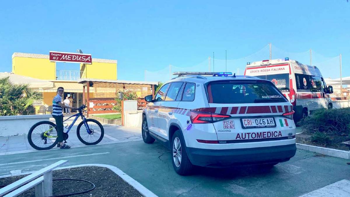 Cesenatico, gioca in acqua e rischia di annegare: bimba di 6 anni ricoverata
