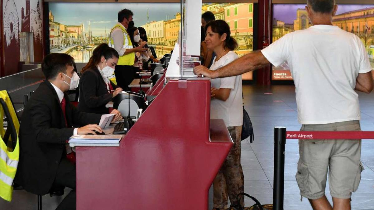 Forlì. Meno voli per Napoli, più per Catania e una nuova rotta Ryanair all'aeroporto