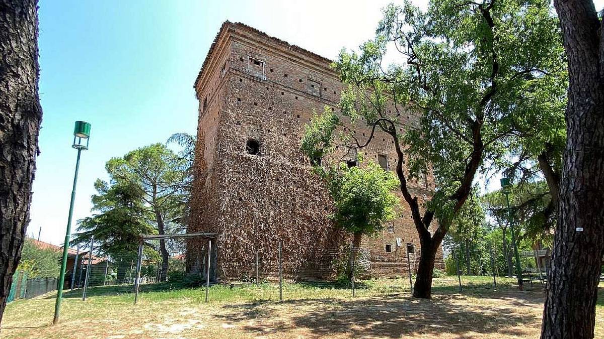 Cesena, palazzaccio: esposto e idee contro il rischio crollo