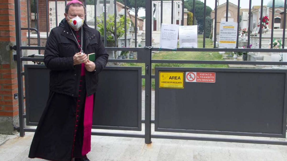 Ravenna, prof di religione no vax rifiuta il vaccino
