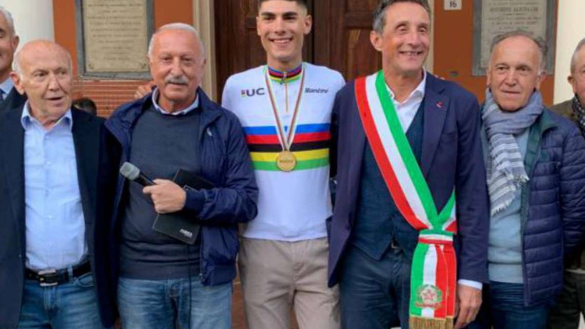 Massa Lombarda, grande festa per l'iridato Baroncini