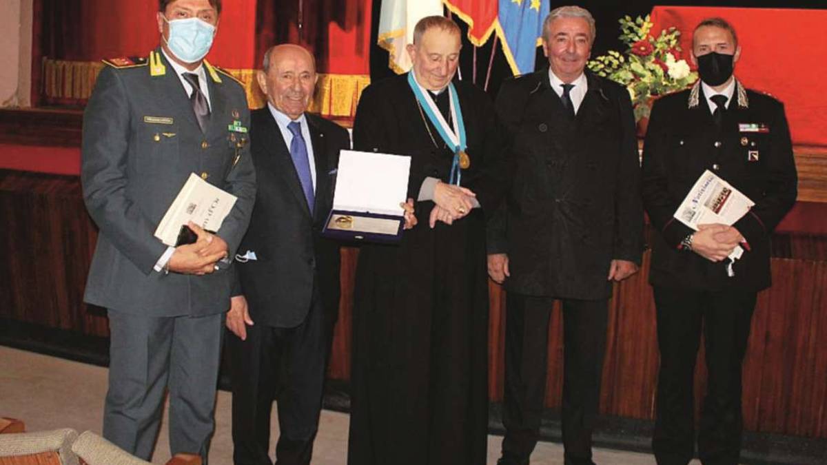Savignano, premi Lom d'or consegnati a un abate e un imprenditore