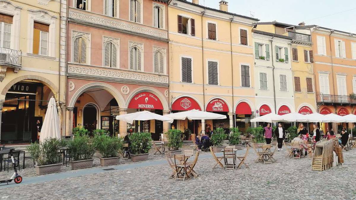 Cesena, rivolta di bar e ristoranti con flashmob e sciopero fiscale