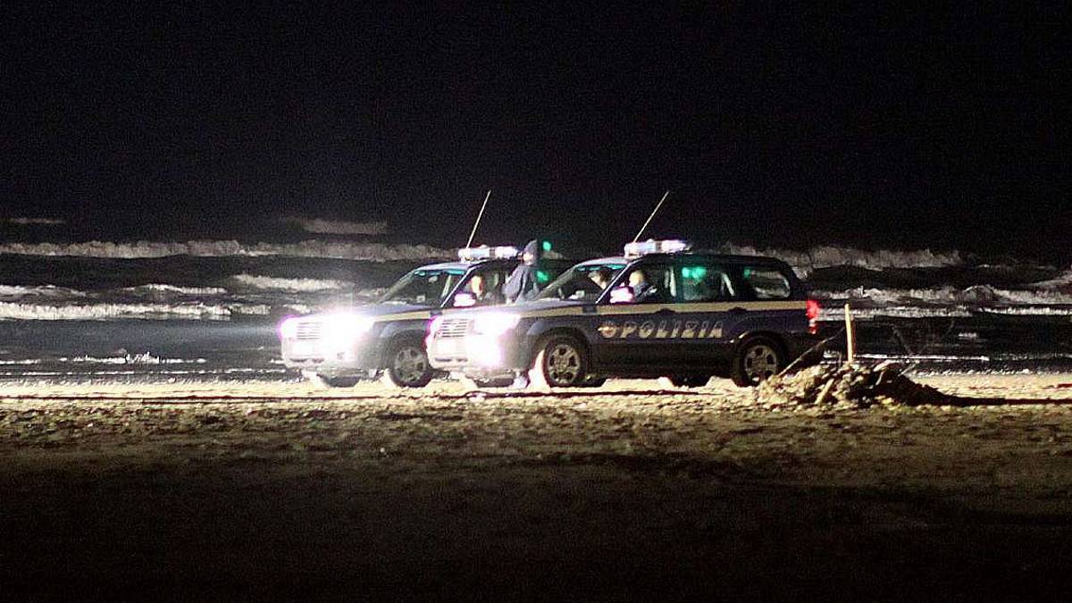 Rimini, arrestato in spiaggia libera uno spacciatore di appena 18 anni
