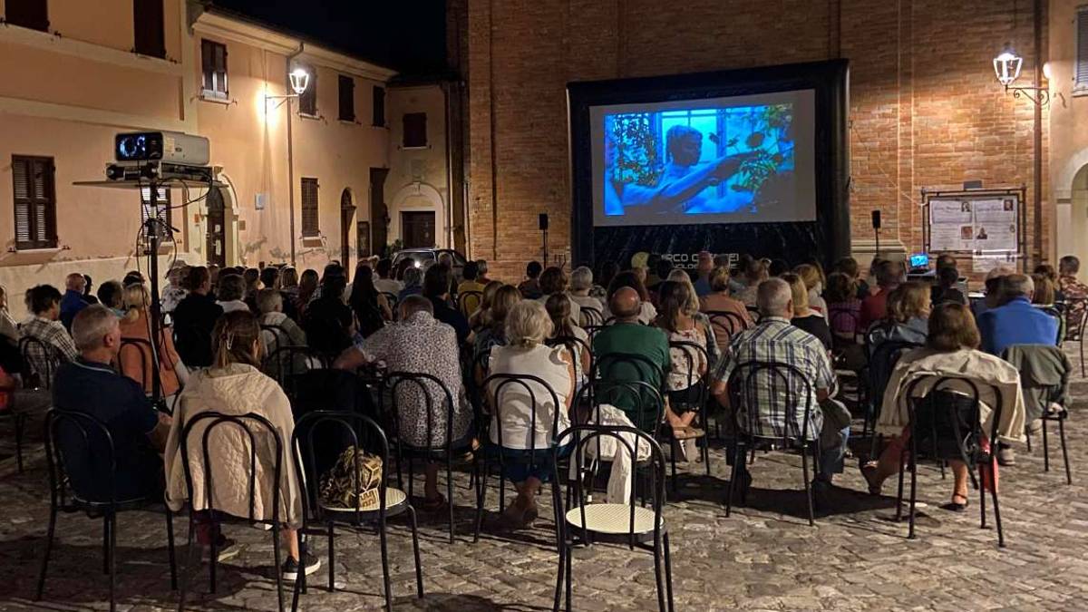 La vela illuminata porta il cinema dove non c'è