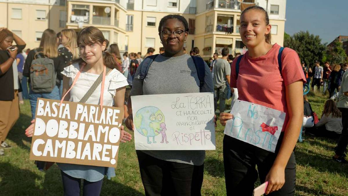 Ravenna, i ragazzi del Fridays for future contro il progetto CO2