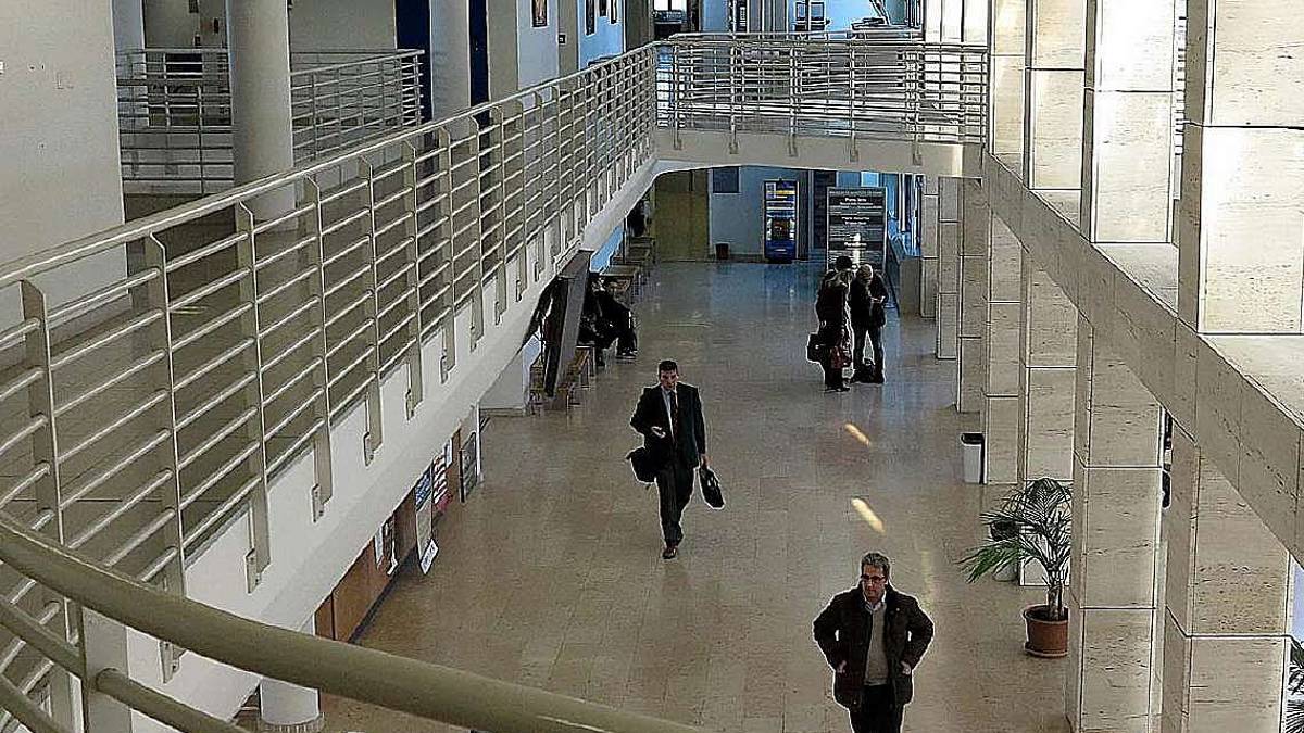 Rimini. Educatrice ruba un cellulare e accusa un ragazzino