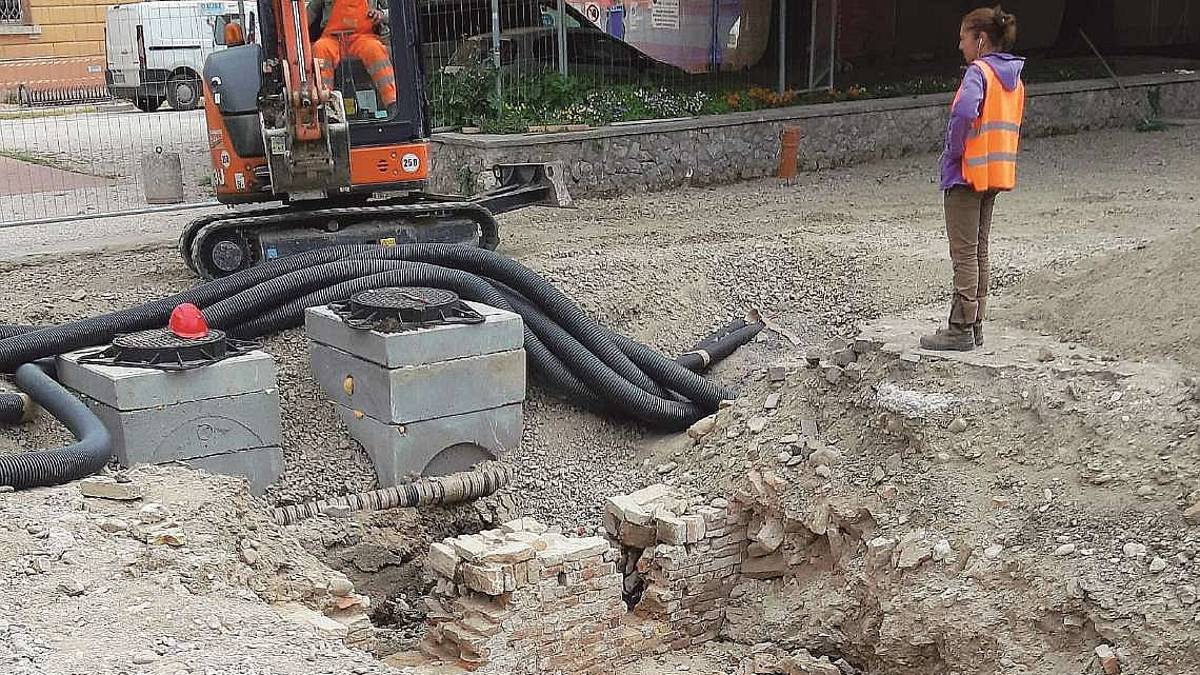 Cesena, lavori tre piazze: garage quasi liberato e muro smontato