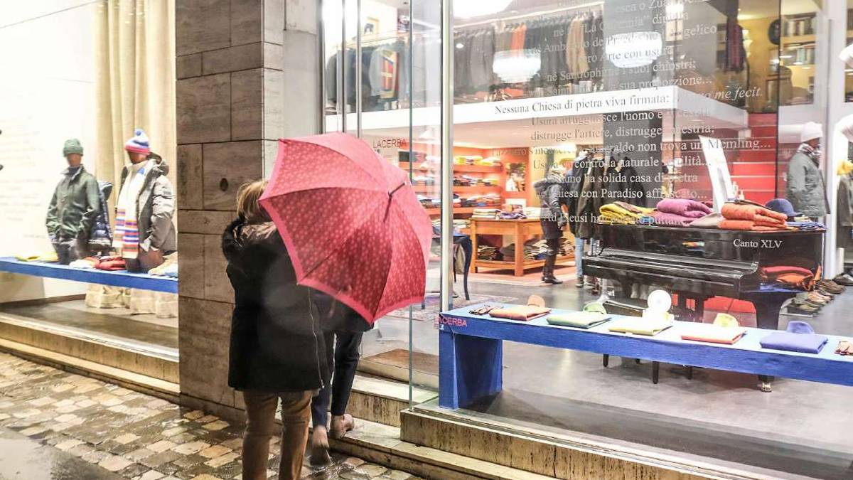 Rimini, lo shopping di Natale per ora non decolla