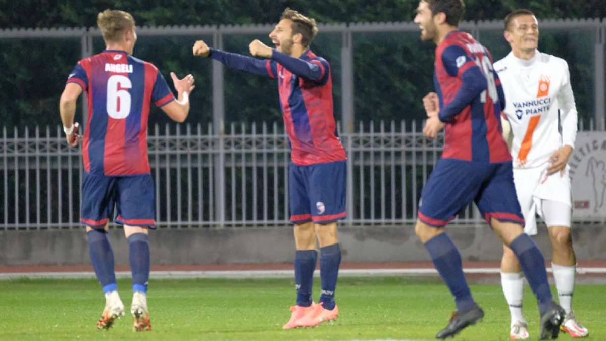 Calcio C play-out, il coro dell'Imolese: «Avvocato facci un gol»