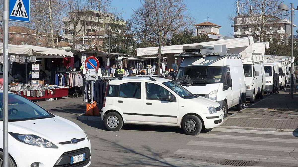 Viserba, apre il cantiere della piscina e si sposta il mercato