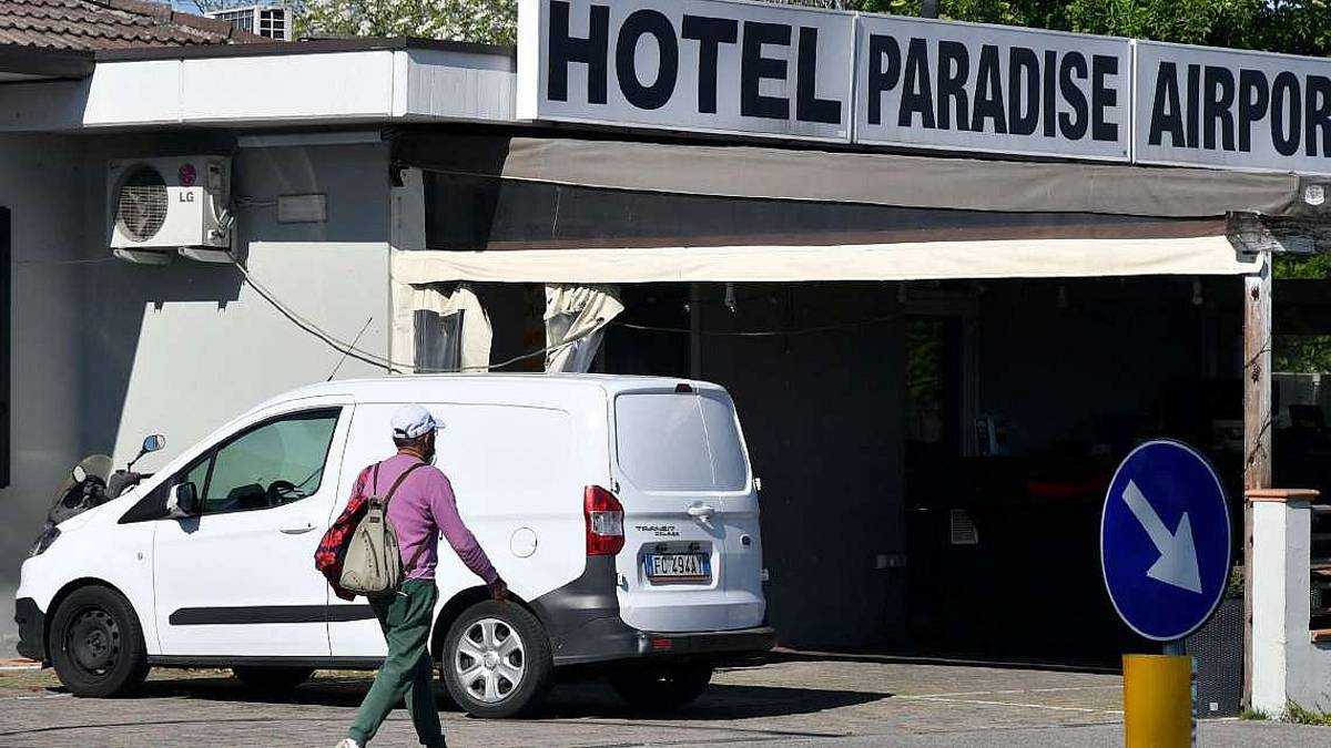Covid Hotel, si dimezzano i posti per i positivi